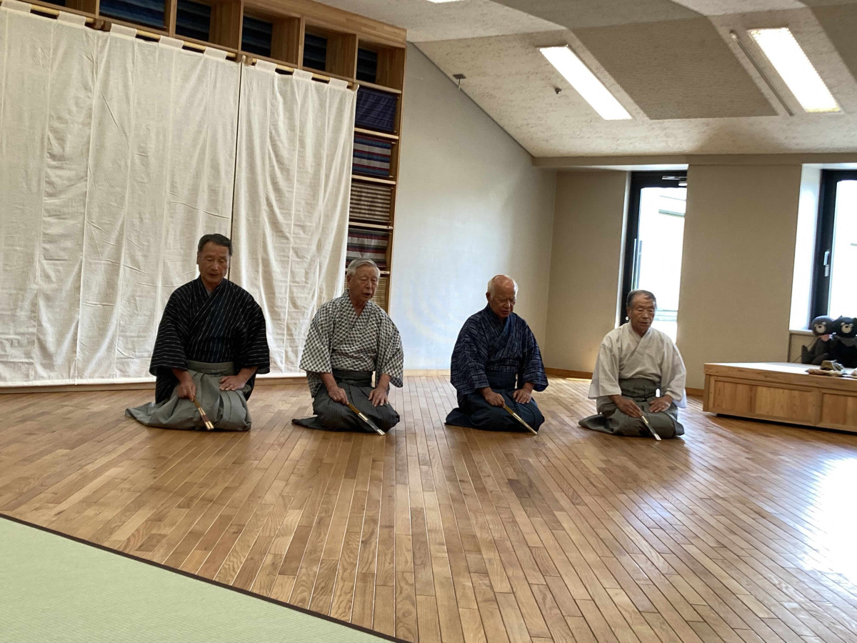 謡を見学