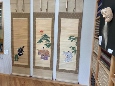 伝統的な演目「三番叟」を描いた掛け軸